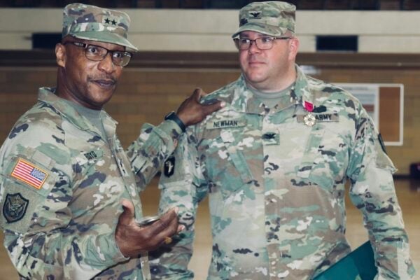 Texas removes 7 Guard troops from Illinois deployment over fitness while Chicago-based colonel remains face of public events